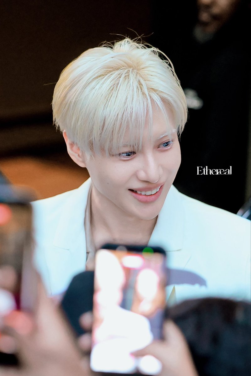 6v6kkoongs's tweet photo. if he looked at me like this I'd start crying https://t.co/0UjEuL3i4D