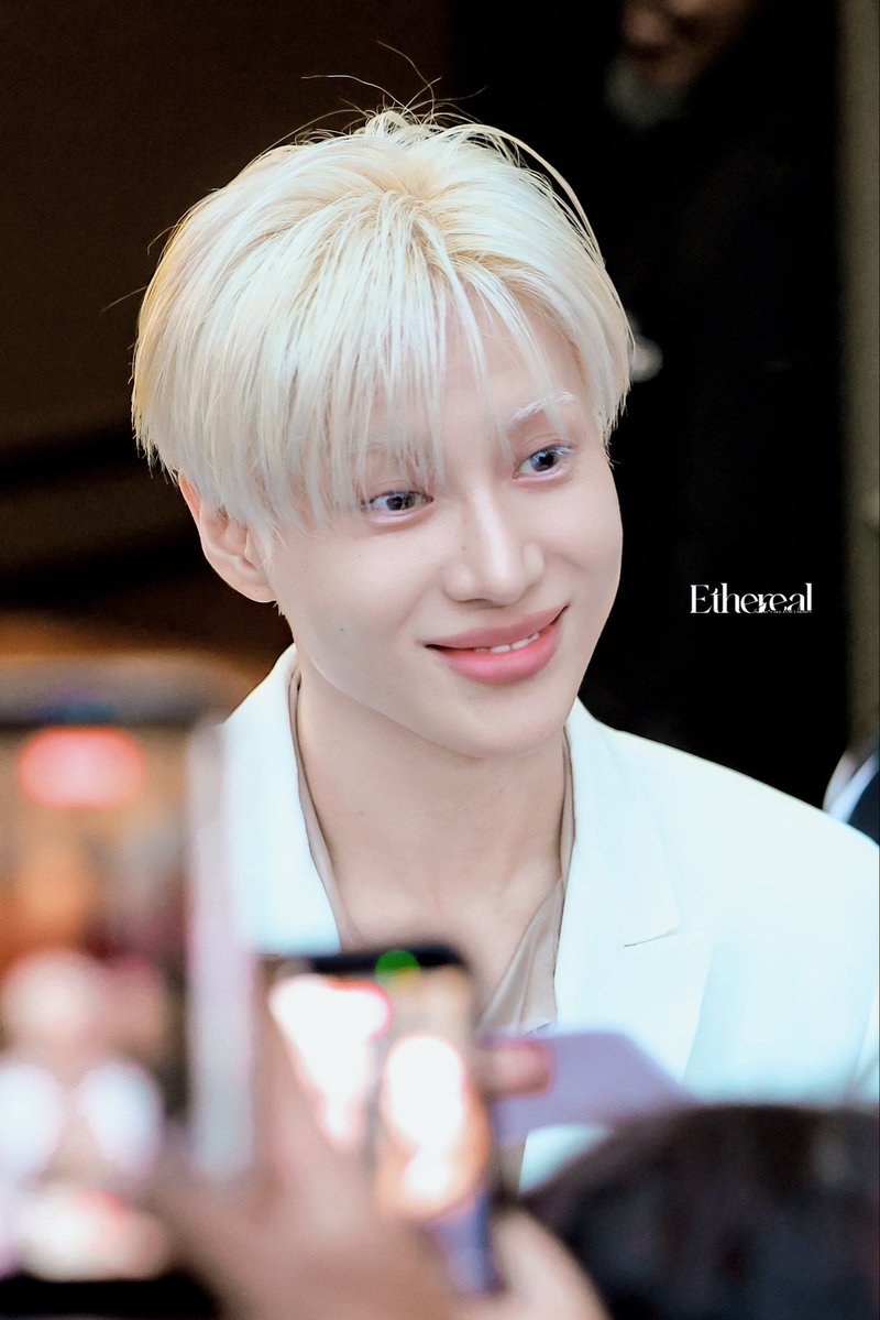 6v6kkoongs's tweet photo. if he looked at me like this I'd start crying https://t.co/0UjEuL3i4D