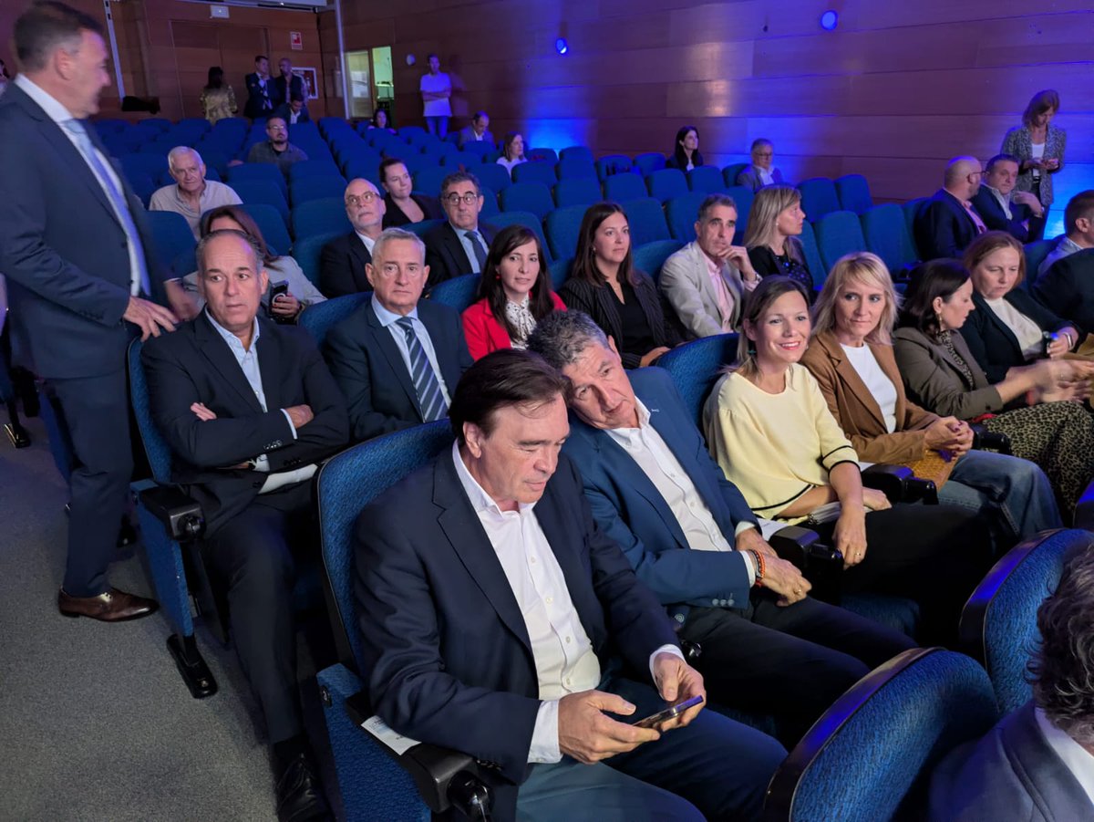 CEOE_Teruel's tweet photo. Hemos asistido a ‘La hora del Corredor de mar a mar’, una jornada dedicada al Corredor Cantábrico-Mediterráneo y a las oportunidades que representa para el desarrollo regional.
Un encuentro con representantes institucionales, expertos y sector empresarial para abordar el futuro. https://t.co/8lm2ZHrTCY