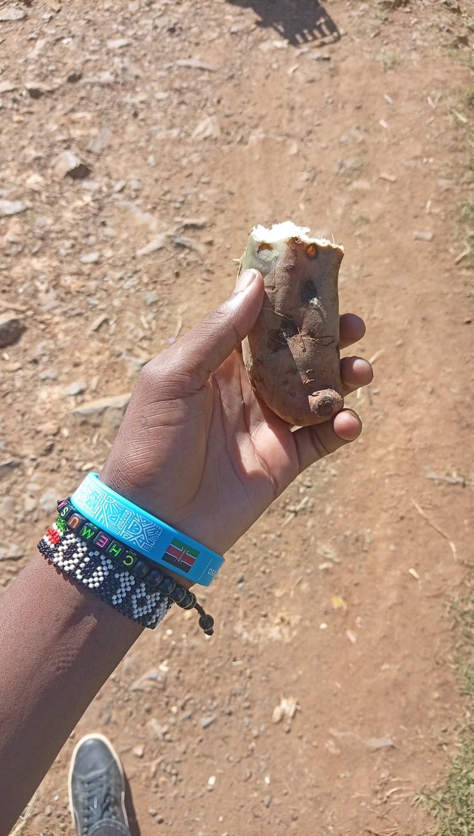 Chemusar7's tweet photo. acha tuweke foundation https://t.co/Tx9haMg81d