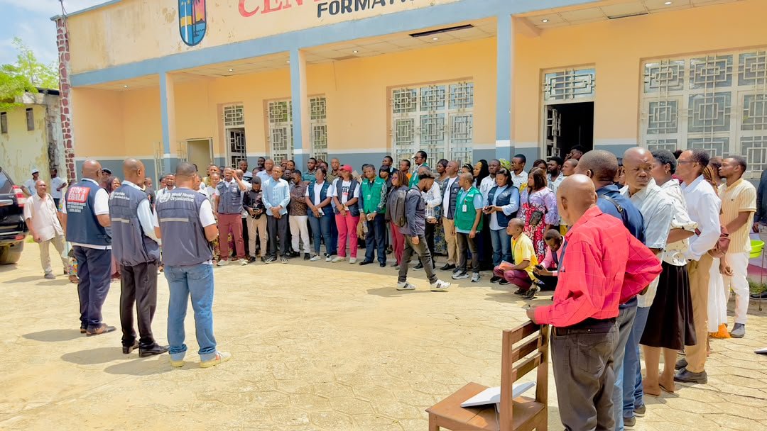 OMSRDCONGO's tweet photo. Avec le soutien de @GermanyDiplo, @FCDOGovUK, @ItalyMFA, @BM_Afrique, @dfat, @WHO, aux côtés des autorités sanitaires de la #Tshopo 🇨🇩 forme les prestataires des structures privées de la zone de santé de #Makiso_Kisangani en vue de renforcer la lutte contre le virus #Bundibugyo. https://t.co/Jj6OOFqdfo