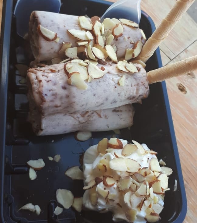 Calettxpink's tweet photo. Jummy ice cream rolls—love it! https://t.co/amSOKp8yoN