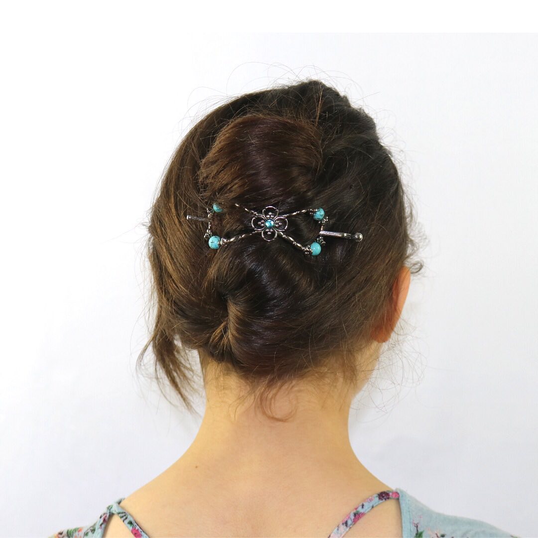 sandrinhagp's tweet photo. Have you seen my new tutorial on creating a French twist with a Flexi or claw clip? It’s just over a minute long and includes an easy hack for long hair to get every strand into the twist. The tutorial link is in my bio. https://t.co/6wNcO3LQaS