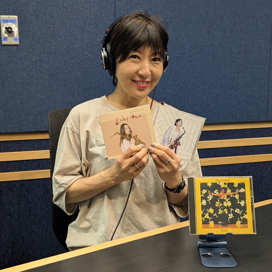 musicbird_fm's tweet photo. /
サックス奏者 #RubyPan さんとの
台湾ライブの思い出🎷
\
【小林香織 City Lights On the Breeze】
📻毎週土曜21:30~21:55
全国コミュニティFMにてオンエア!
https://t.co/nMWp0N5bBI
🎷サックス&サウンド・アーティスト
#小林香織 @KobayashiKaori_
が「音の旅」に皆様をご案内します
🎷今週10/3は
サックス #潘子爵 さんとの共演や
市場めぐりなど
台湾(高尾)のお土産話をたっぷりと🥰
メッセージもお待ちしてます!
ハッシュタグは #kaori_CLOB
💌kaori@musicbird.co.jp