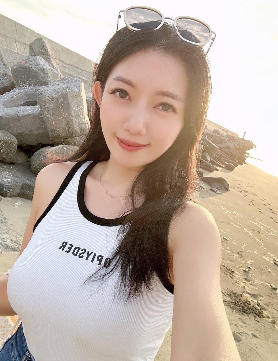 ING_53003's tweet photo. 大家好 我是妮妮 
中秋節跟教師節分別把我的大小帳封了
但是我永遠都會在 

我很認真經營推特 我真不知道問題在哪
所以我還會再繼續努力的

希望大家可以給我鼓勵 謝謝 https://t.co/PzMr43ItxH
