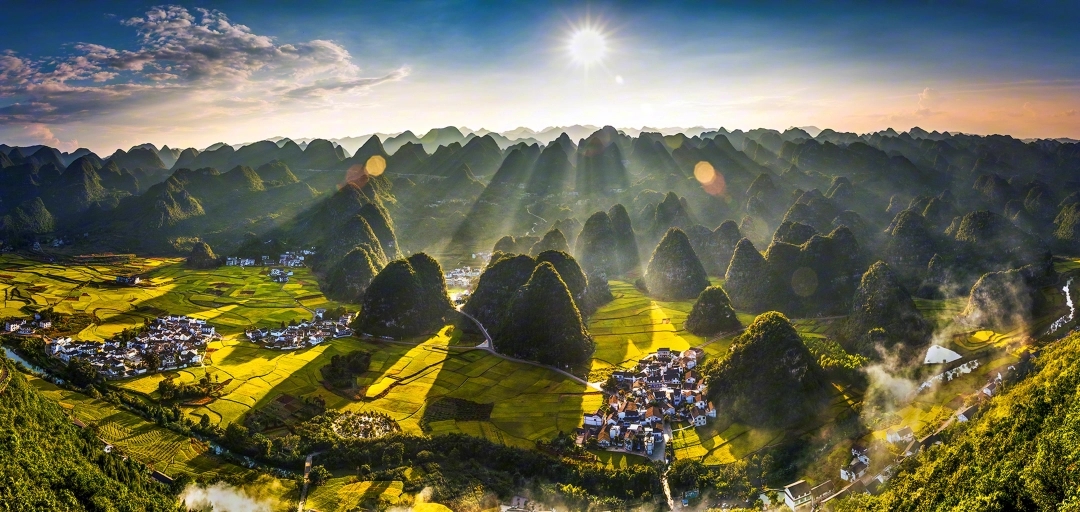 iloveguizhou's tweet photo. Wondering where to go for the National Day holiday? 

From rich culture to stunning landscapes and foodie adventures, an unforgettable journey awaits in Guizhou! https://t.co/0H9S0G159k