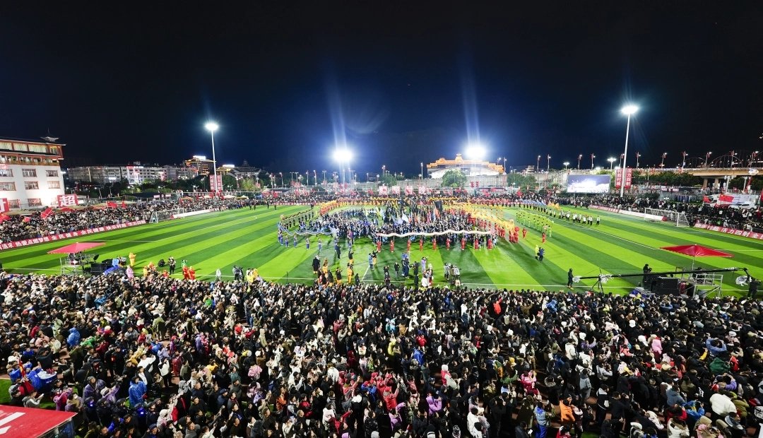 iloveguizhou's tweet photo. Wondering where to go for the National Day holiday? 

From rich culture to stunning landscapes and foodie adventures, an unforgettable journey awaits in Guizhou! https://t.co/0H9S0G159k