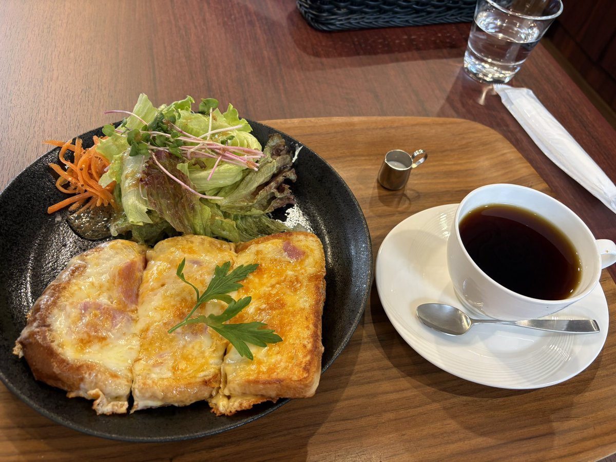 Satz1970's tweet photo. 落ち着いた喫茶店で遅めのランチ。
商品券使えるのはありがたい♪ https://t.co/SbQMI2Wo1y