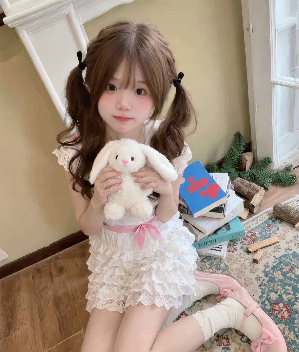 NancyLewisqbev's tweet photo. x在宿舍不知道干嘛好还是上供吧

有人想锐评一下我的燥福嘛 🥹   

看完不许瞎说，赶紧看，我要删了 https://t.co/cAyJtT12qj