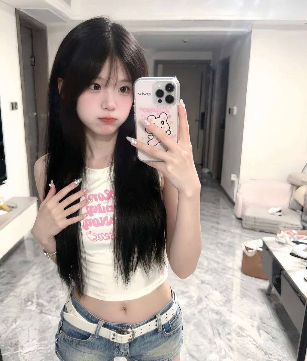 NancyLewisqbev's tweet photo. x在宿舍不知道干嘛好还是上供吧

有人想锐评一下我的燥福嘛 🥹   

看完不许瞎说，赶紧看，我要删了 https://t.co/cAyJtT12qj