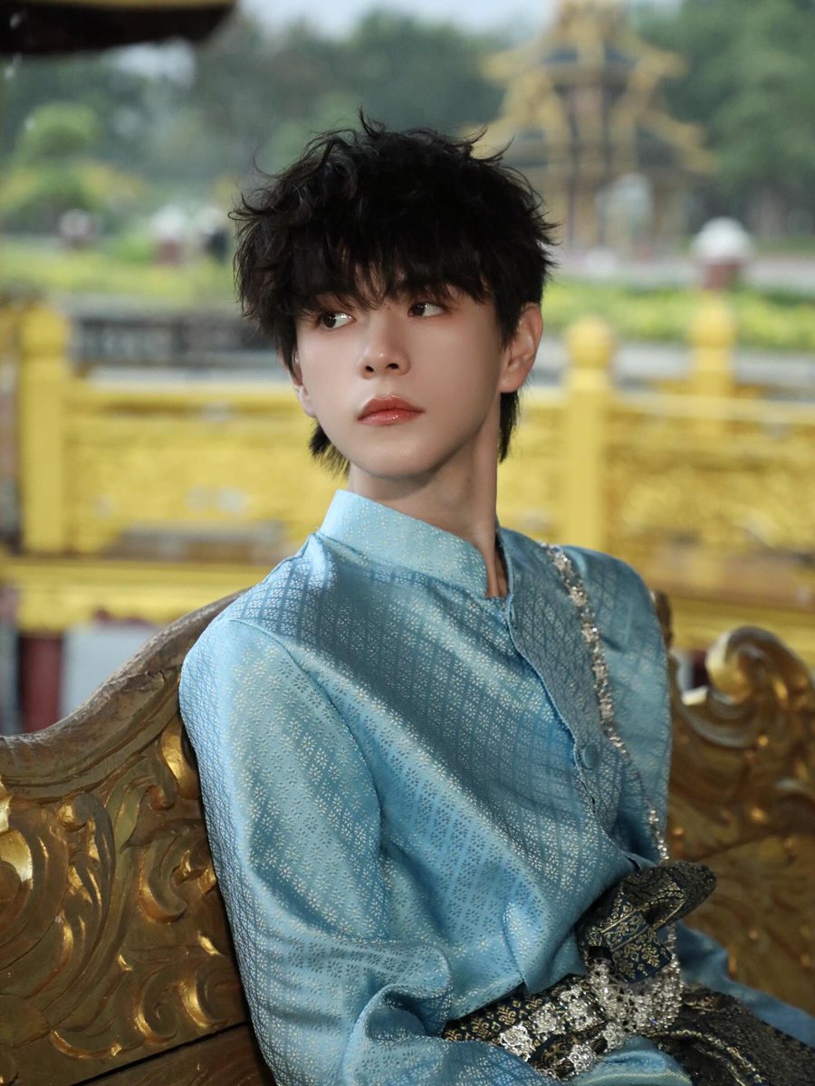 katdramalover2's tweet photo. Lyu Xiaobei, how TF are you this pretty and handsome at the same time!! 😭😭 i dont even know how to describe this face, everything about you is just perfect! ayden you lucky mf 🫵🏻😭

#政瞳 #AyLio #LyuSitong https://t.co/rEibiRZZkp