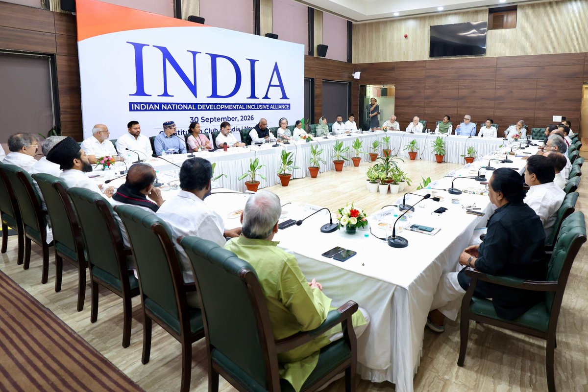 INCIndia's tweet photo. The INDIA bloc leaders met at the Constitution Club of India for an important meeting.

Congress President Shri @kharge, CPP Chairperson Smt. Sonia Gandhi ji, and LoP Shri @RahulGandhi attended the meeting.

📍New Delhi https://t.co/zm2fXUirGH