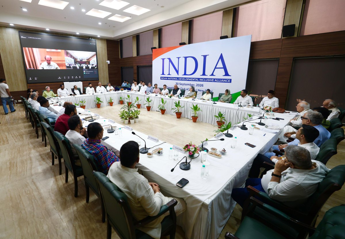 INCIndia's tweet photo. The INDIA bloc leaders met at the Constitution Club of India for an important meeting.

Congress President Shri @kharge, CPP Chairperson Smt. Sonia Gandhi ji, and LoP Shri @RahulGandhi attended the meeting.

📍New Delhi https://t.co/zm2fXUirGH