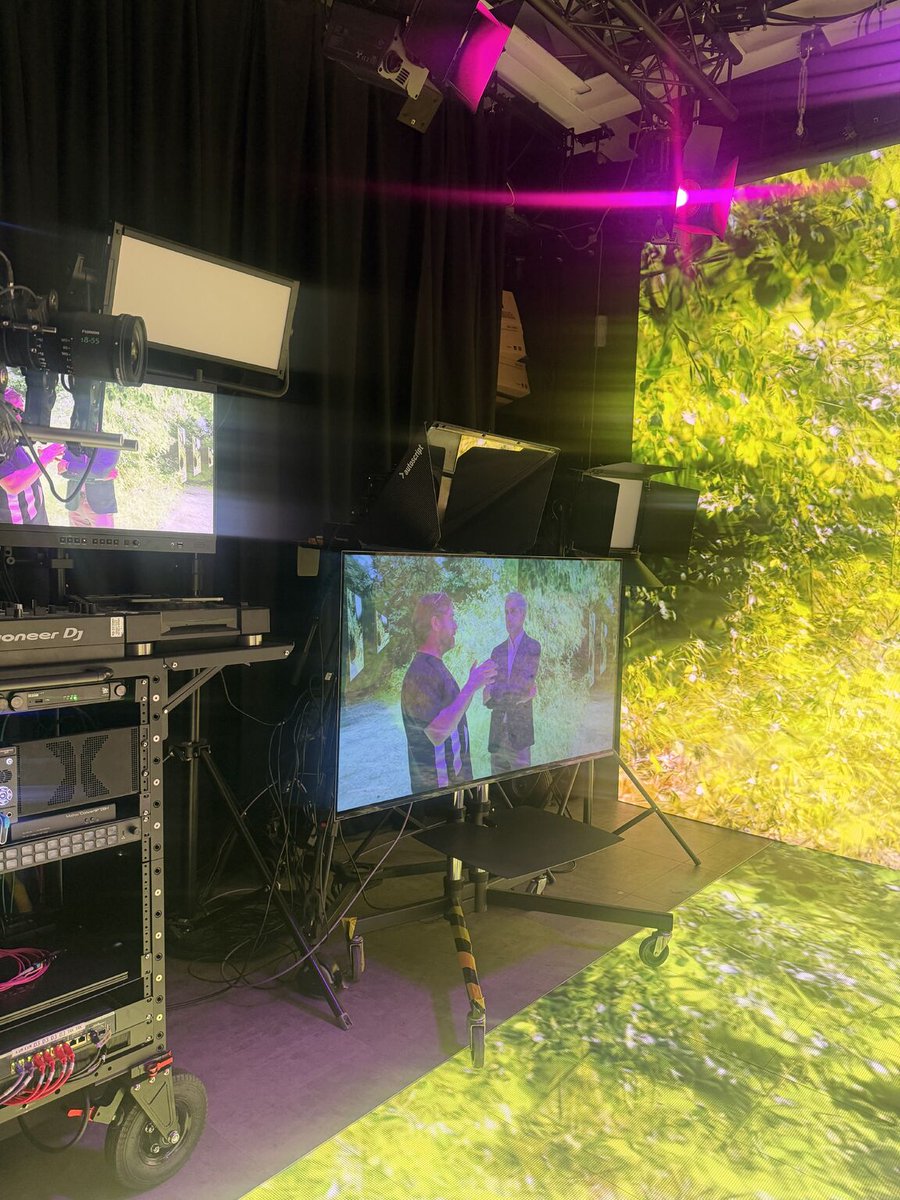 TheDigitalLine's tweet photo. A brilliant evening at Disguise getting a closer look at what’s possible when technology, creativity and storytelling all come together.
It’s one thing to see immersive and real-time content on a screen. It’s another to stand inside it.

@disguise_one  #ImmersiveTechnology https://t.co/Wc51tqSmtX