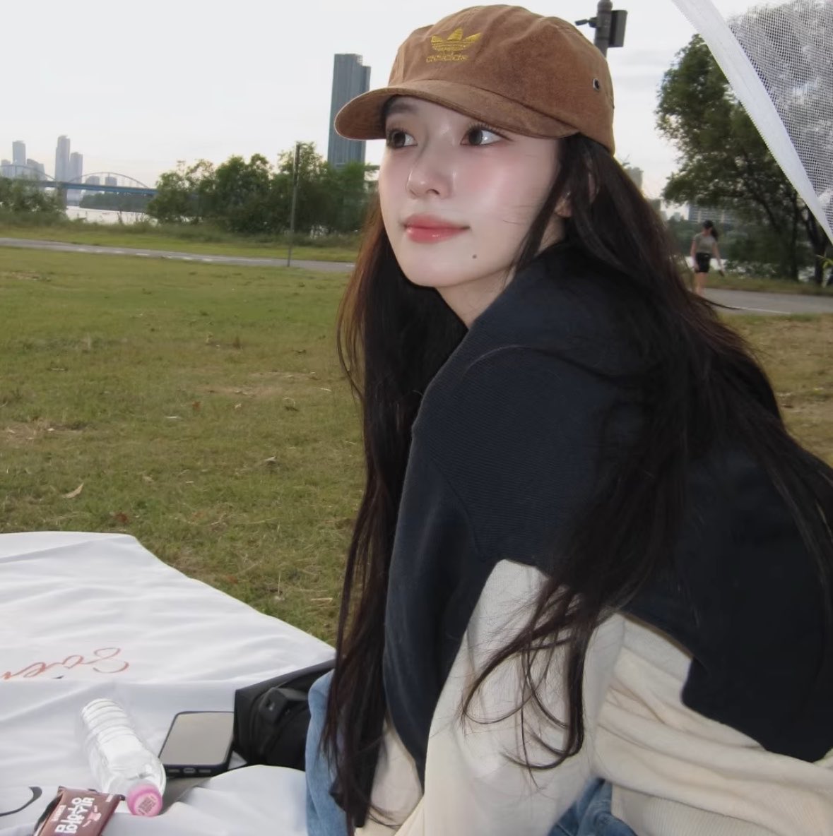 hunichann's tweet photo. 薄ピンクが映えるこちらの美肌をください😭 https://t.co/bhBdvUikHX