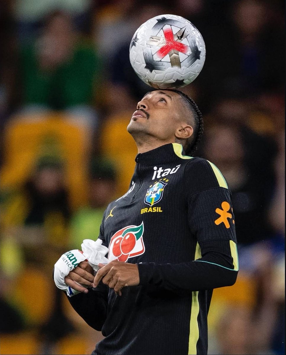 BarcaTimes's tweet photo. 🚨🎖️| 𝐉𝐔𝐒𝐓 𝐈𝐍: Initial tests rule out a serious injury for Raphinha. He will be assessed in Barcelona on Thursday, with a possible 10-day recovery if right-leg edema is confirmed. He could still be available for the Getafe match. [@fansjavimiguel] #fcblive 🇧🇷 https://t.co/UQQop0ejiD