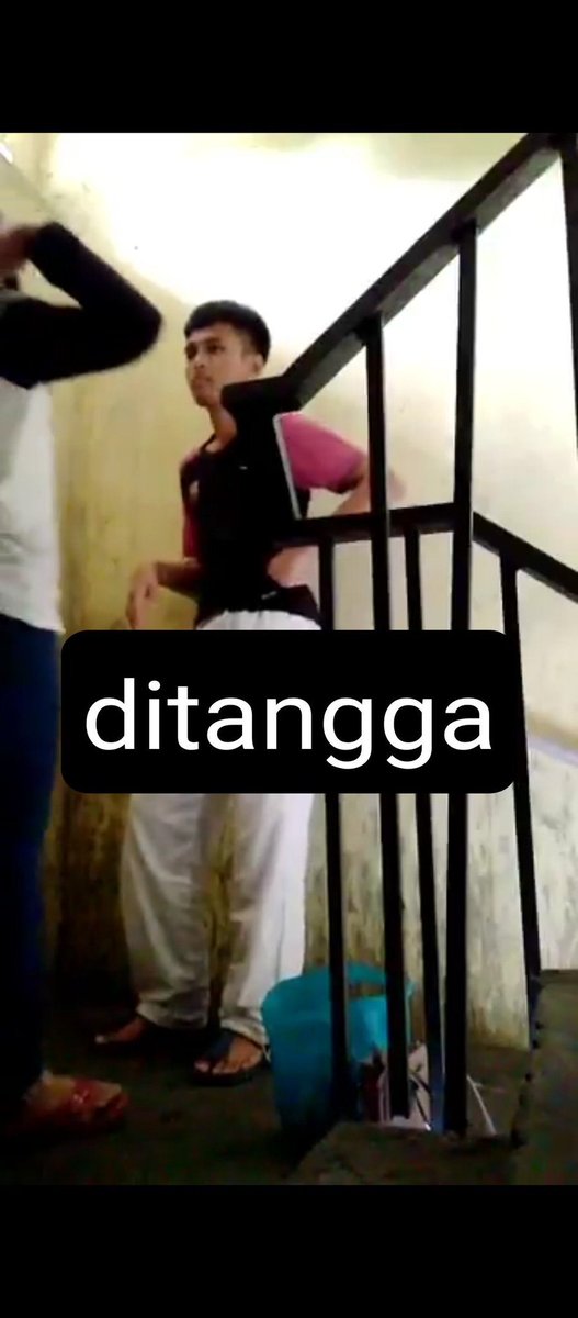 faniesca's tweet photo. Janjian di tangga
https://t.co/wfC2ek44S3 https://t.co/dmOWwfSim9