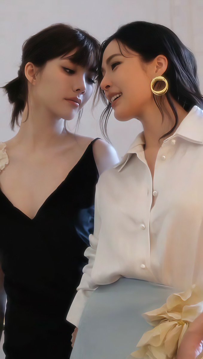LingOrm_BH's tweet photo. You two are the definition of elegance and sweetness! 💎💖🗼

LINGORM BA DIOR AT PFW 
#DiorSummer27xLingOrm
#LinglingKwong #OrmKornnaphat 
#LingOrm #Dior #DiorSummer27 #PFW https://t.co/qimeuxAsqD