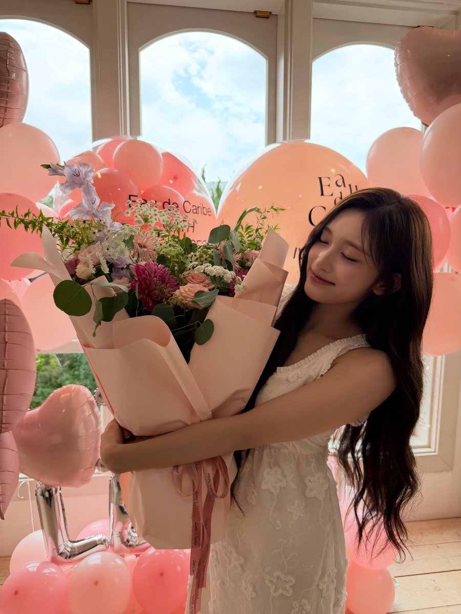 Chee_seo's tweet photo. 260930 #이서 인스타

Lovey dovey my @ eaudecaribe 🍬🎀 https://t.co/RRbylnSZj1
