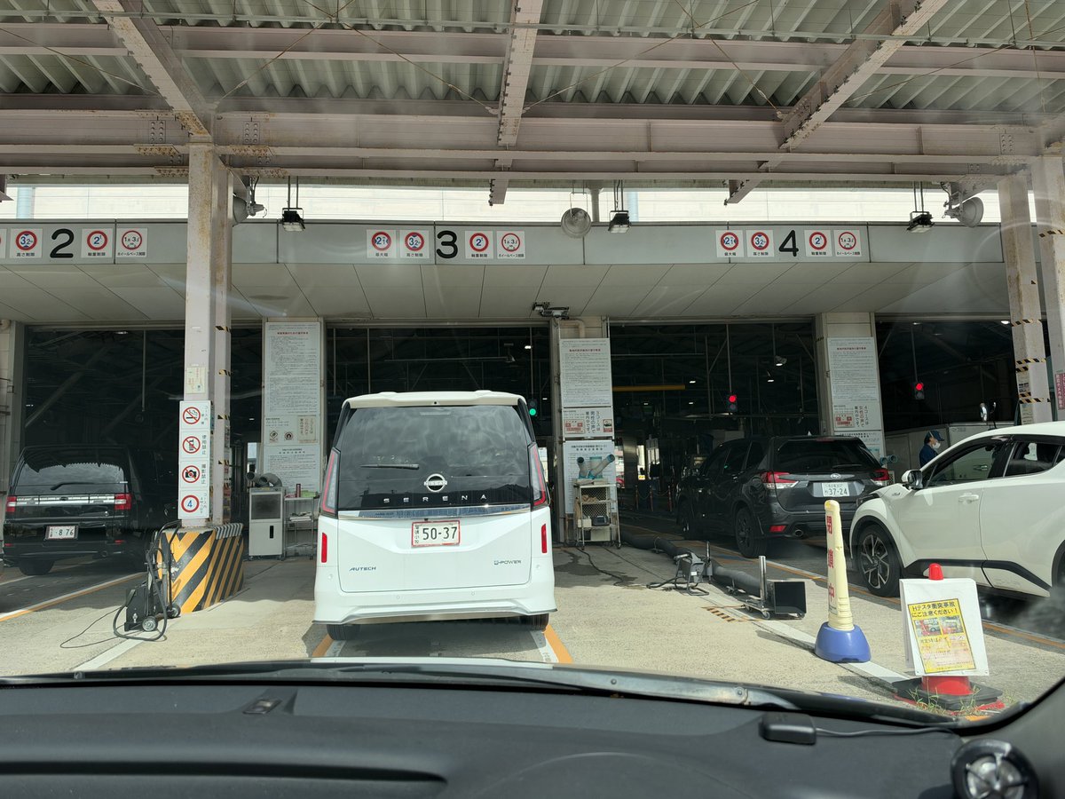 kitashizuo1's tweet photo. 車検疲れた
通ったけど
テスター屋には、右側のロービームのカットラインが怪しいと言われていた。
19年前の車だし、レンズは内側が曇っているので、そうなるか。
通って良かったけど! https://t.co/LTSqI9cJGe