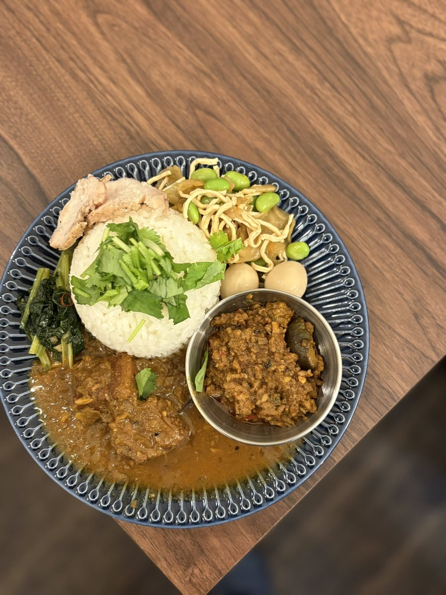 session_hona's tweet photo. ④10/26(月)ヤスダさんスパイスカレーイベント🍛
カレーの内容はまだ未定です😌
決まり次第SNSにてお知らせいたします。
少し早いですが、予約受付はスタートしております！
どしどしご連絡ください😉

※写真は前回のカレーです！ https://t.co/Q2kz5y0Yqs