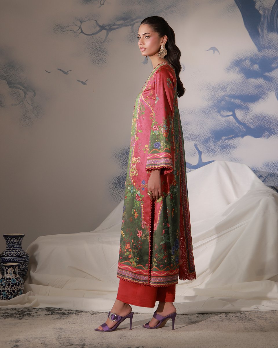 asimjofa's tweet photo. Charmeuse Silk Collection by Asim Jofa | Launching Today (30th) September at 3 PM
AJCS-08 | Unstitched | 3 PCS

A striking meeting of olive and crimson, this duo-toned ensemble brings together earthy depth

#AsimJofa #Silk #CharmeuseSilk #PakistaniFashion #Prints https://t.co/WTY0U4rasp