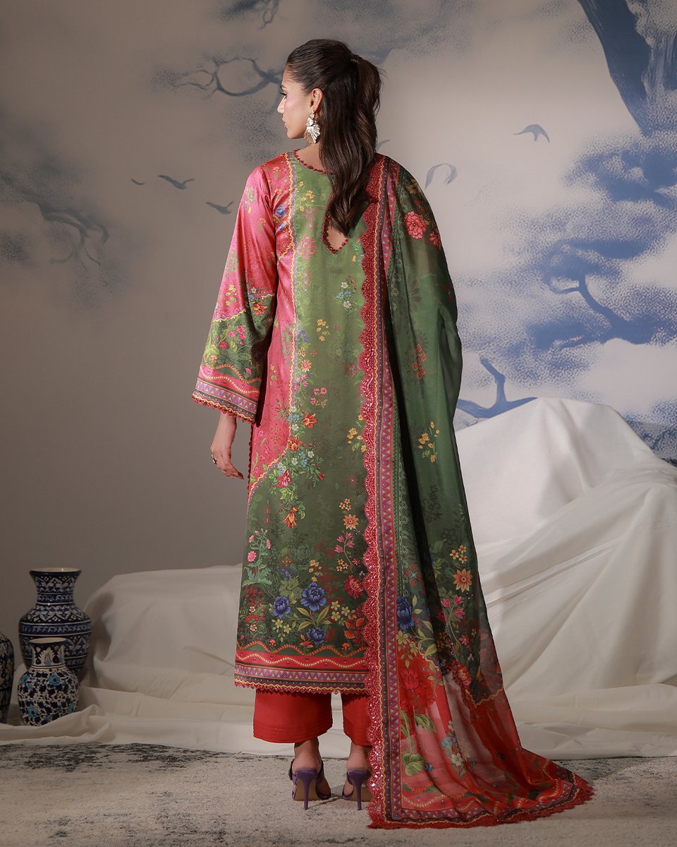 asimjofa's tweet photo. Charmeuse Silk Collection by Asim Jofa | Launching Today (30th) September at 3 PM
AJCS-08 | Unstitched | 3 PCS

A striking meeting of olive and crimson, this duo-toned ensemble brings together earthy depth

#AsimJofa #Silk #CharmeuseSilk #PakistaniFashion #Prints https://t.co/WTY0U4rasp