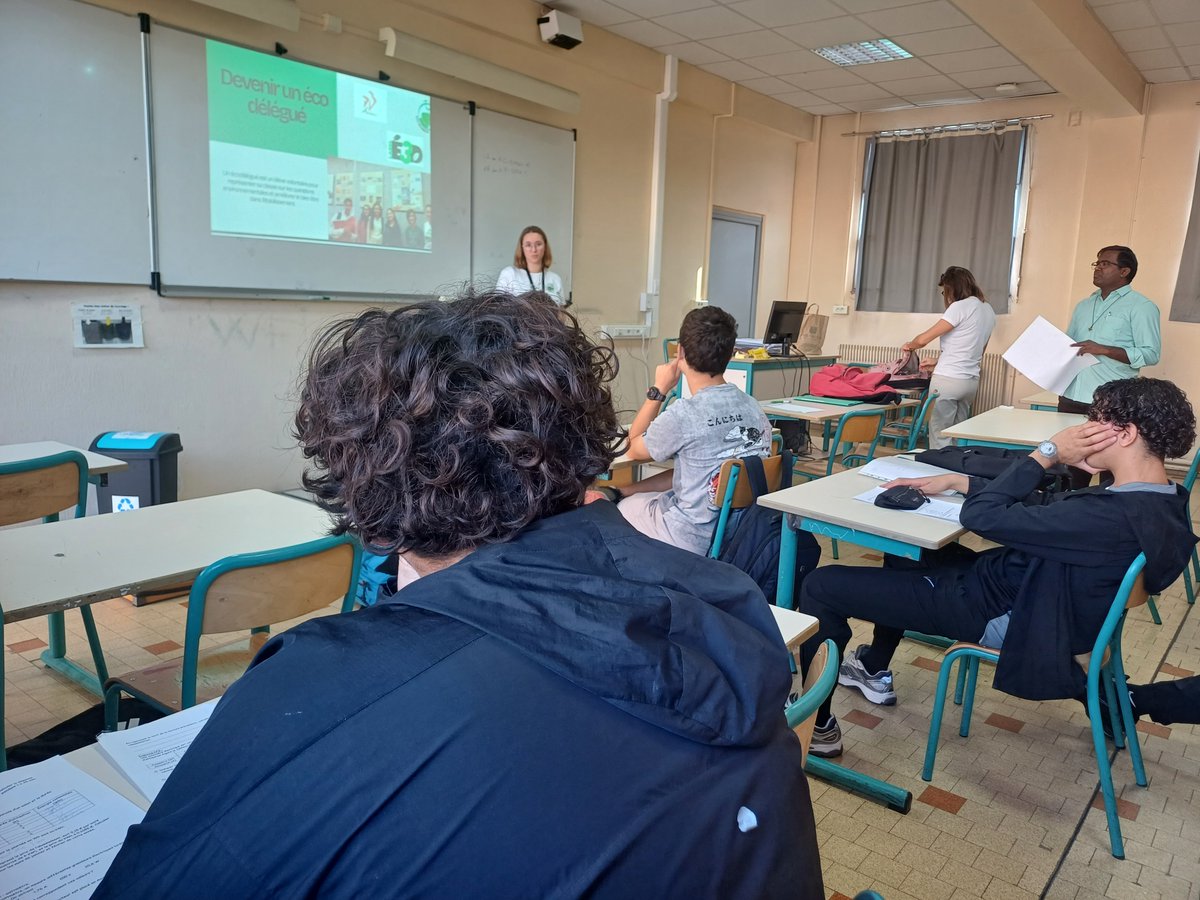 DonBoscoNice's tweet photo. 🍃L’association Sens Solidaires à la rencontre de nos élèves.
Dans le cadre de notre démarche E3D, l’établissement a accueilli, l’association pour une journée consacrée à la sensibilisation au développement durable. https://t.co/dxQ96NbucW