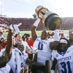 thesterlin1's tweet photo. Blessed to receive an offer from Kentucky! #AGTG @Bigstew9  (didn’t know my tweets were deleted) https://t.co/8fuMotduIx