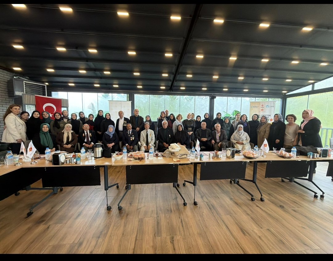 SekmenNar's tweet photo. @RSKatircioglu 
@mehmetyasinozlu 
@serpilnam 
@öncü kadınlar
Şehit ve Gazi programından. https://t.co/MsZIdhwIQu