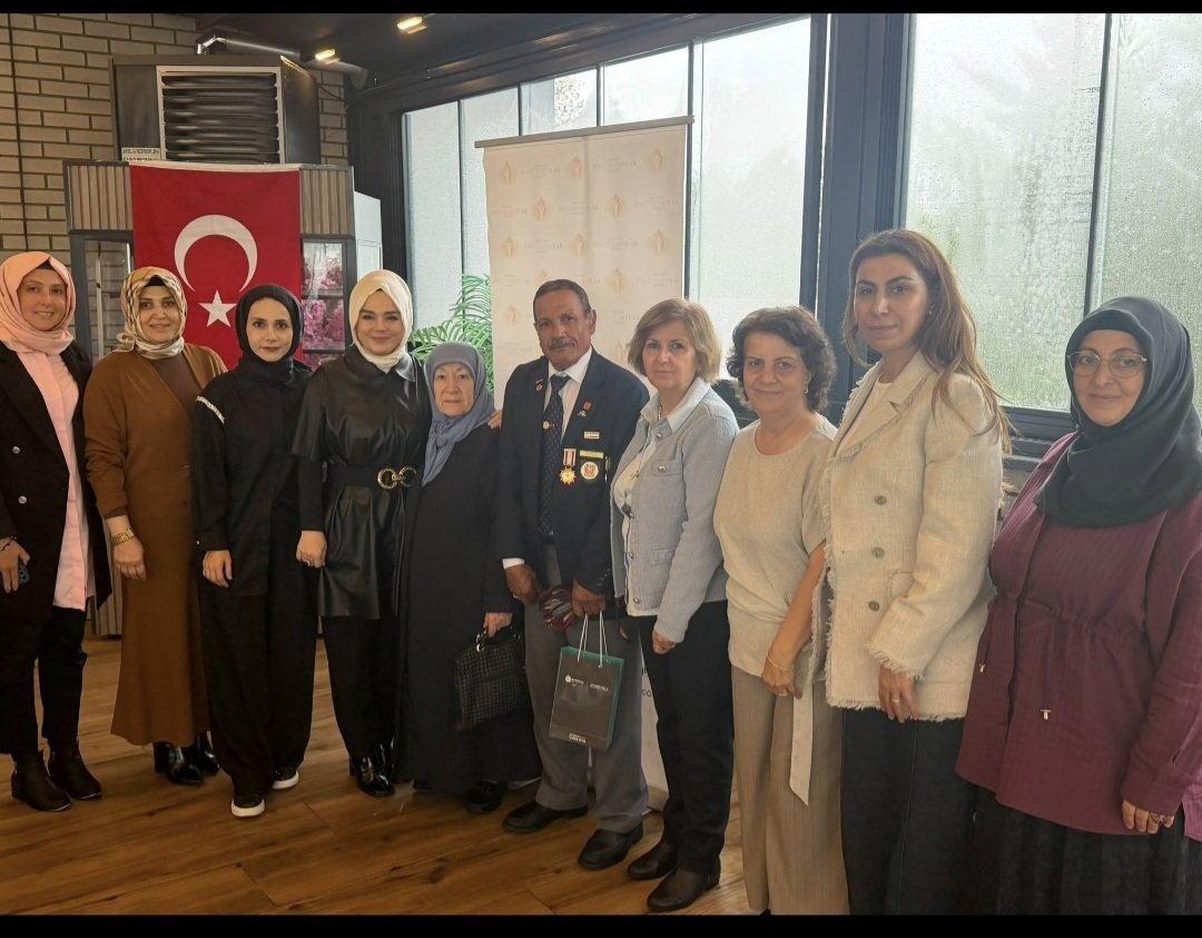 SekmenNar's tweet photo. @RSKatircioglu 
@mehmetyasinozlu 
@serpilnam 
@öncü kadınlar
Şehit ve Gazi programından. https://t.co/MsZIdhwIQu