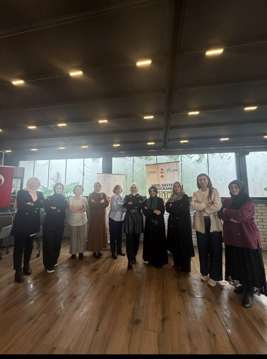SekmenNar's tweet photo. @RSKatircioglu 
@mehmetyasinozlu 
@serpilnam 
@öncü kadınlar
Şehit ve Gazi programından. https://t.co/MsZIdhwIQu
