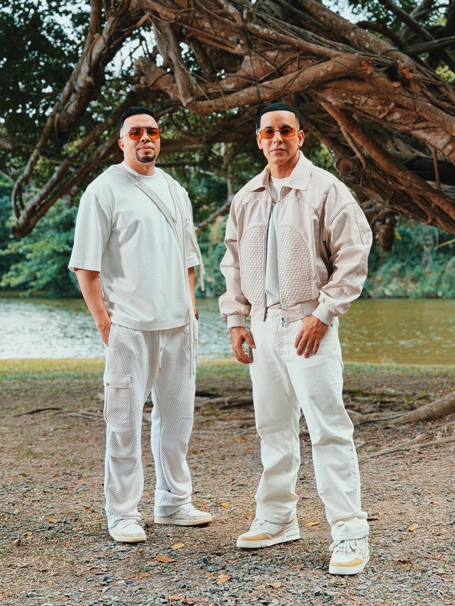 dardiedarch's tweet photo. ¡Díganlo, mi gente! ABCD ya está disponible 🎬 junto a mi hermano . Espero que todos estén disfrutando un bonito día de Reyes. Recuerden que la fe, el amor y el propósito siempre guían nuestro camino. Bendiciones para todos. 👑✨ https://t.co/p46HeNtKmE