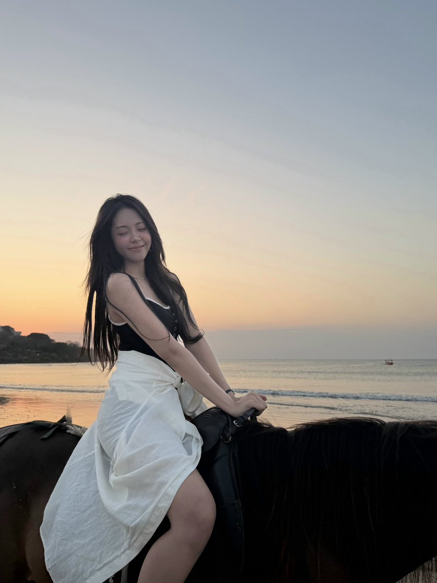 ukh_tami's tweet photo. CARMEN PULKAM 
OUR BALI GIRL CAKEP BANGET WEH 
🌴🌞🥰🍃🌊🩵

#CARMEN #카르멘 https://t.co/OQtnsJZ8Wa
