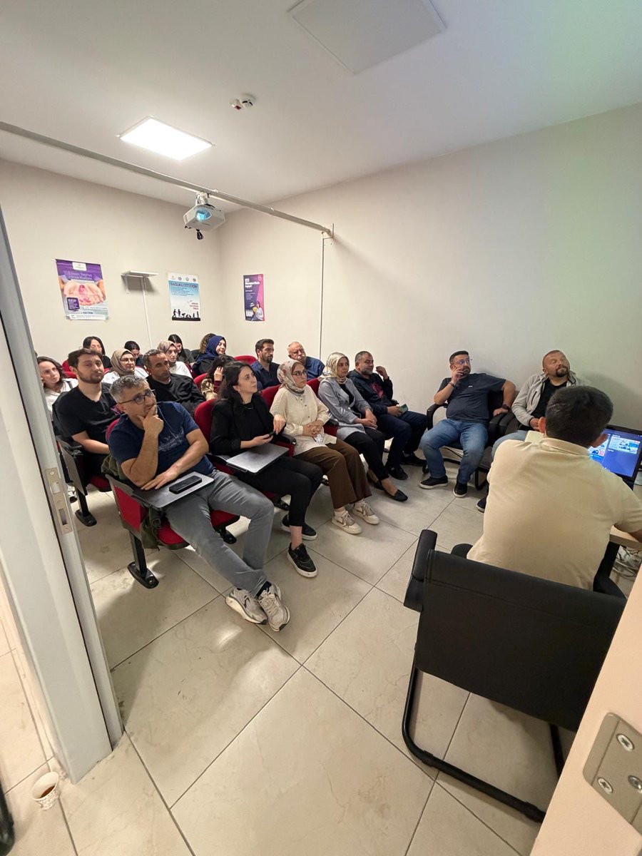 sebintsm's tweet photo. Şebinkarahisar Toplum Sağlığı Merkezi’nde TSM , ASM ve 112 ASHİ  personeline iş sağlığı güvenliği ve ilk yardım konulu eğitim Giresun Sağlık Müdürlüğü iş güvenliği uzmanları tarafından verilmiş olup, Şebinkarahisar Belediyesi İtfaiyesi’nin katıldığı yangın tatbikatı yapılmıştır. https://t.co/STByLsUcqq