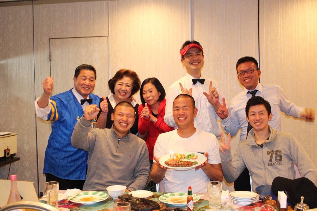 asahi_tigers's tweet photo. 阪神の高橋遥人投手の心のよりどころであるレストラン「ベースボール」。かつて常連客でアルバイトもしました。息子のように見守ってくれた夫婦を「ずっと僕が頑張るための原動力」と言います。

おごらない、変わらない阪神・高橋遥人　バイト先の夫婦が見た素顔：朝日新聞 https://t.co/oGOTOGyOgT https://t.co/ddRGGtNene
