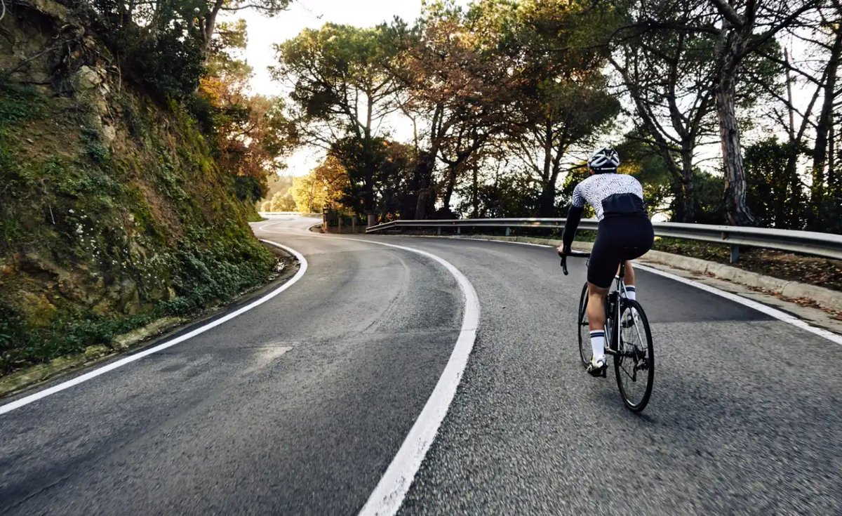 ximfig's tweet photo. Photo by Don Porqué on September 06, 2026. May be an image of a bicycle, tire, road, and text. https://t.co/flVQIxDV2t