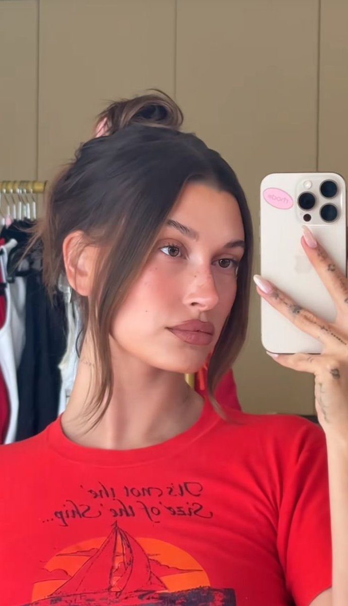yslgirlx's tweet photo. Hailey bieber ♥️ https://t.co/cGVClCHF3w