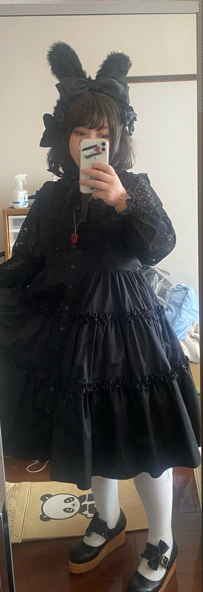 soratonamae's tweet photo. 働いたり働かなかったりの優雅な貧乏ロリィタなんだけど、しまむらと古着とハンドメイドを組み合わせてロリィタっぽい格好を錬成している https://t.co/JmJDDZFkFo