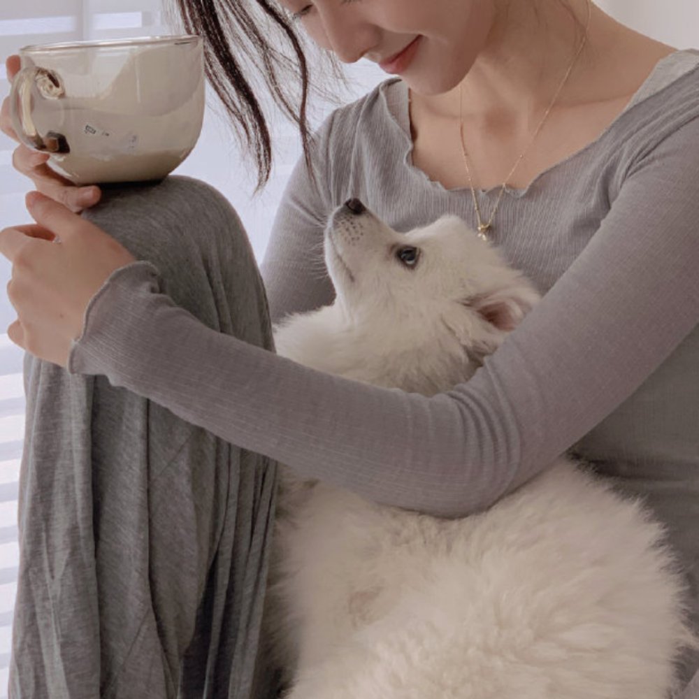 graytrey931133's tweet photo. My rescue pup’s morning cuddles + a warm latte = the perfect start to every workday. No meeting beats this kind of company!， https://t.co/PLLU5amfgd