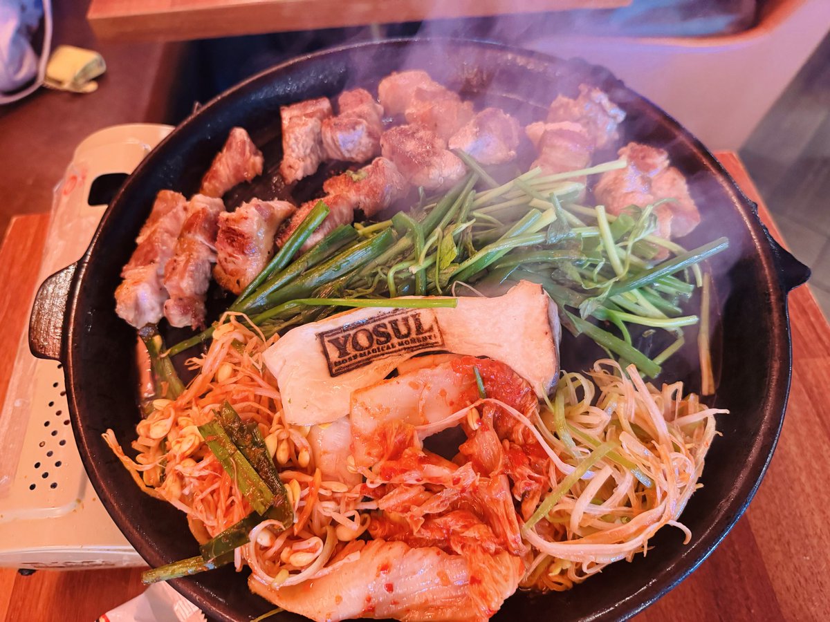 LOVE26255185's tweet photo. 新大久保🇰🇷 https://t.co/wde8VAgajZ