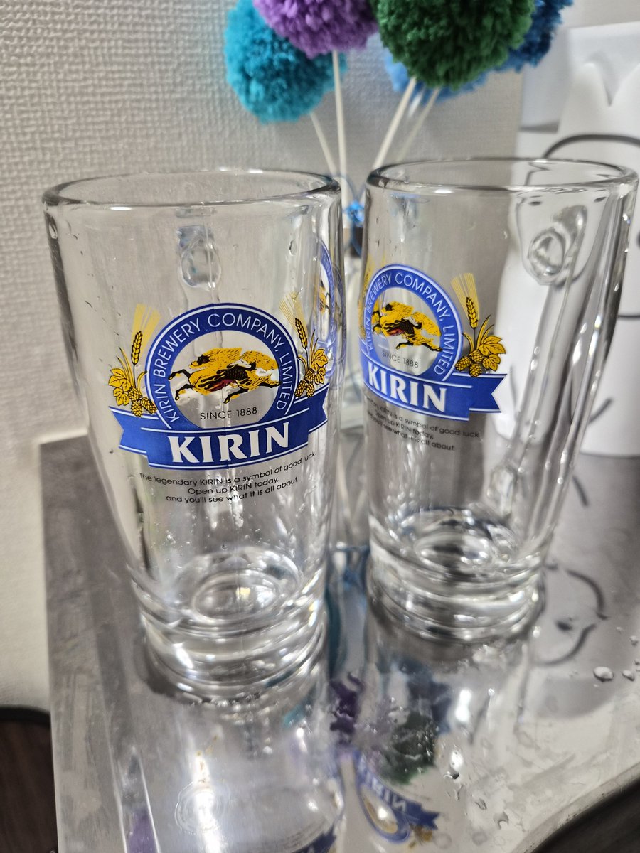 umeboshi1128's tweet photo. When I was walking down the arcade street, I noticed an old shop with a bunch of free stuff in front of it. I grabbed 2 beer mugs! I cleaned them up and like new! (They're heavy, too!) There were 4 but I couldn't carry so many. If they're still there on my way home I might try... https://t.co/b0xcvBg1d5