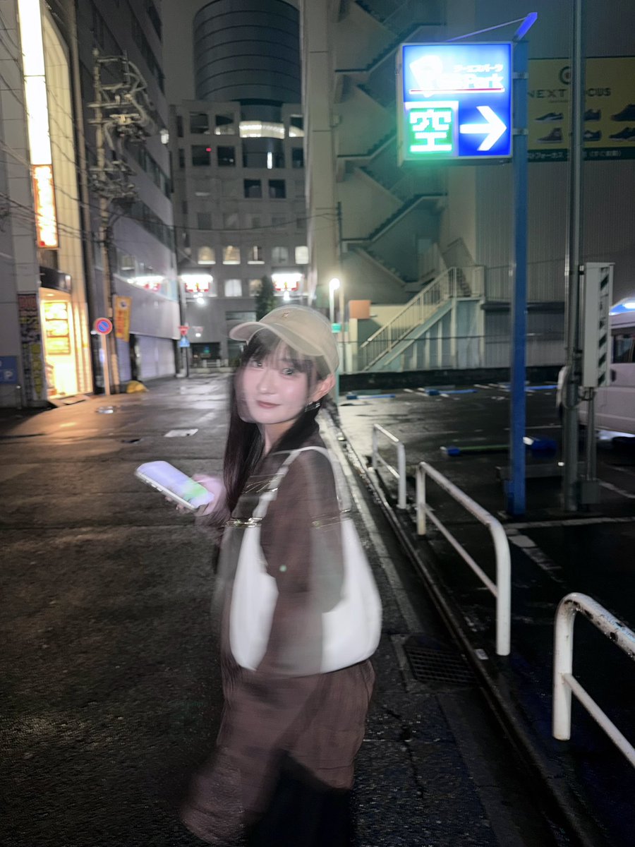 SAKURAG_Mirei's tweet photo. おはようございます🌃🍁

長袖着る機会が増えて、ちょっとずつ秋を感じてきてるよー！風邪ひかないようにしてね！！
みれあいはさっき収録終わったよー放送楽しみにしてて📺 https://t.co/oLHPol7pwN