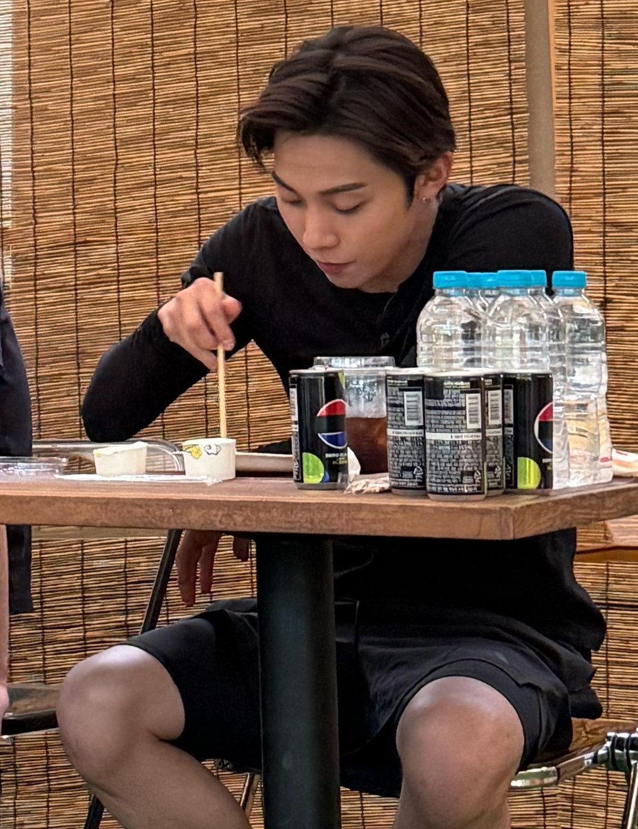 shotbwrryls's tweet photo. what he does in a day :

laprak > jaga adek > futsal > warkop https://t.co/GJCwxnf5E3