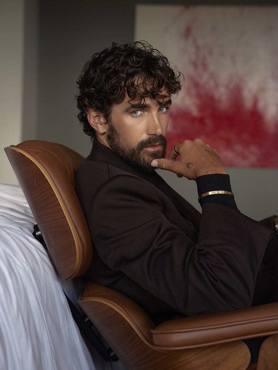 show_57_18's tweet photo. Photo shared by Esquire México on September 01, 2026, tagging Cartier and DiegoRD7. It may feature people, a beard, leather, a suit, a blazer, and text. https://t.co/JbzdOgP6ji