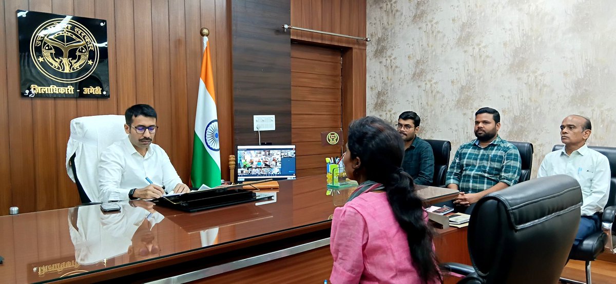 DmAmethi's tweet photo. आज दिनांक 30.09.2026 को कलेक्ट्रेट कार्यालय में जनसुनवाई के दौरान जनसामान्य की शिकायतों को सुनकर संबंधित अधिकारियों को समयबद्ध व गुणवत्तापूर्ण निस्तारण सुनिश्चित करने के निर्देश दिए। https://t.co/wMWAthGouF