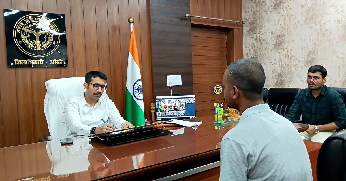 DmAmethi's tweet photo. आज दिनांक 30.09.2026 को कलेक्ट्रेट कार्यालय में जनसुनवाई के दौरान जनसामान्य की शिकायतों को सुनकर संबंधित अधिकारियों को समयबद्ध व गुणवत्तापूर्ण निस्तारण सुनिश्चित करने के निर्देश दिए। https://t.co/wMWAthGouF