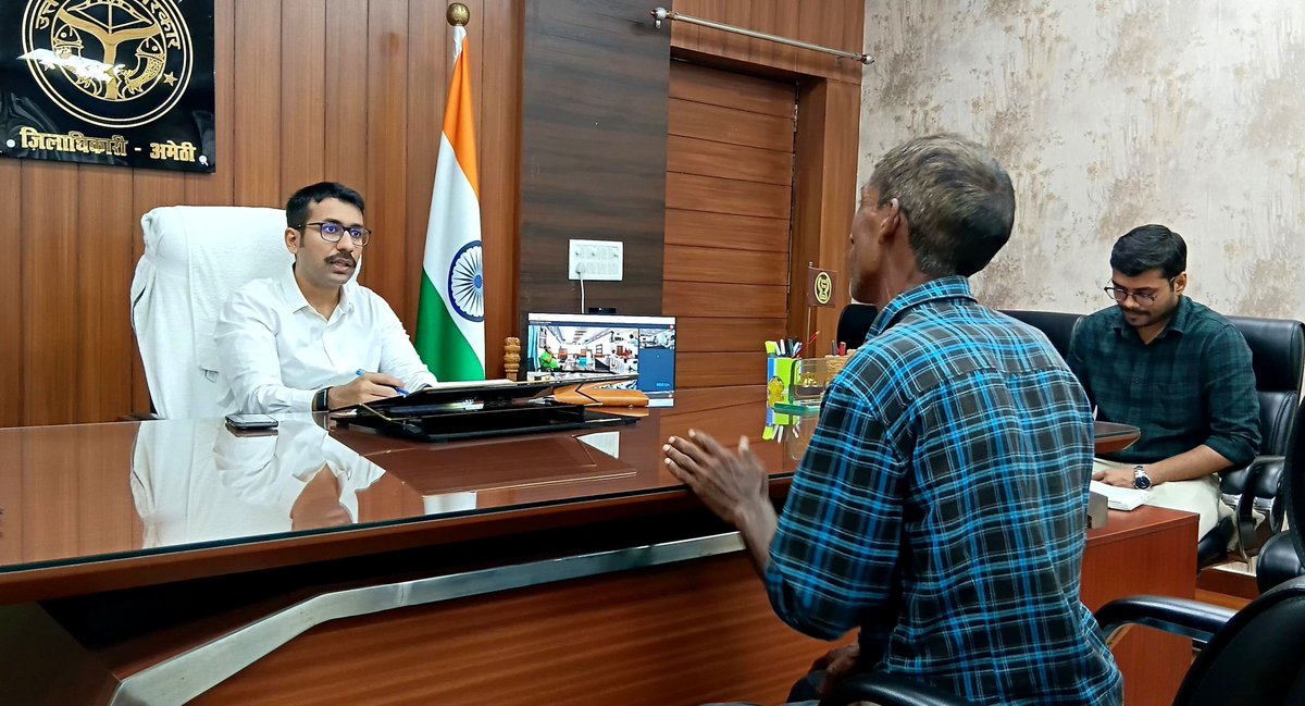 DmAmethi's tweet photo. आज दिनांक 30.09.2026 को कलेक्ट्रेट कार्यालय में जनसुनवाई के दौरान जनसामान्य की शिकायतों को सुनकर संबंधित अधिकारियों को समयबद्ध व गुणवत्तापूर्ण निस्तारण सुनिश्चित करने के निर्देश दिए। https://t.co/wMWAthGouF
