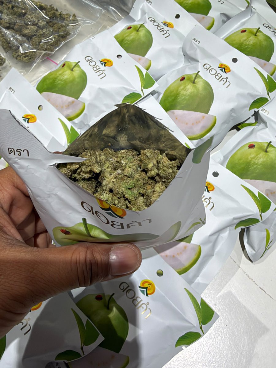 DeshGujarat's tweet photo. Ganja disguised as ‘dehydrated guava’ packets seized at Ahmedabad airport
https://t.co/nzTFKK0Nwk https://t.co/6PYhv4LlO4