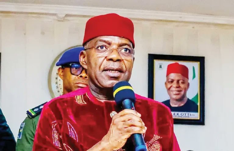 CableReporters_'s tweet photo. Abia State Governor, Alex Otti, has urged Igbo traders to move beyond conventional trading and focus on manufacturing and digital commerce to compete in the changing global economy. https://t.co/rh10ZfxeAG